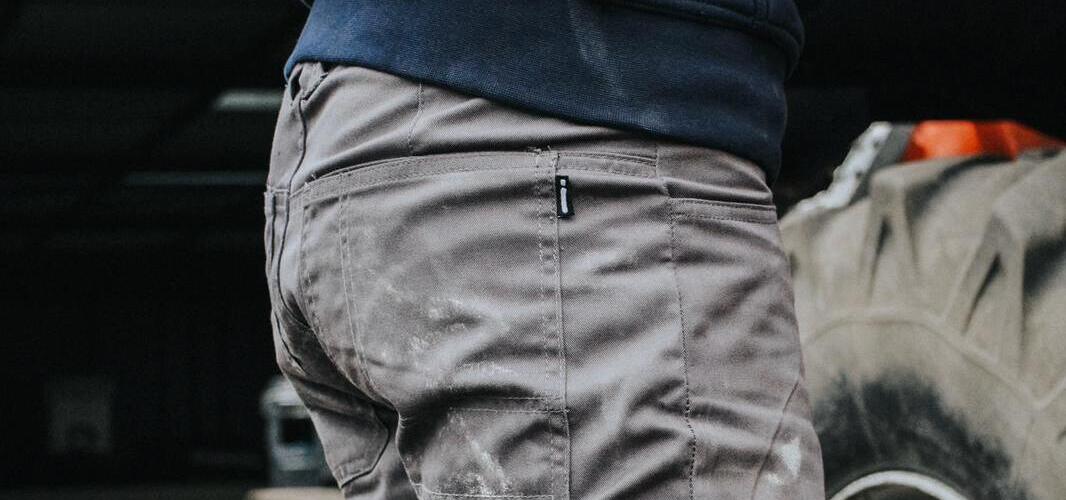 Slijtvaste werkbroek met vlekken – comfortabele werkkleding Rijnsburg voor vakmensen